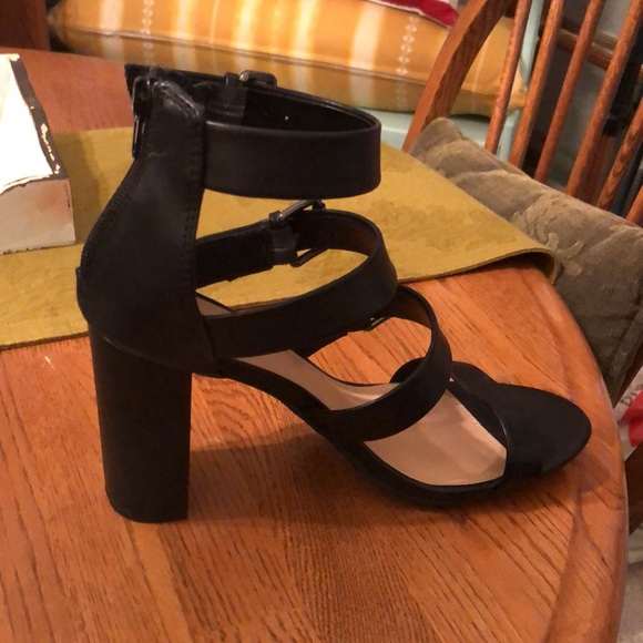 Beautiful heels worn maybe once - Picture 3 of 7